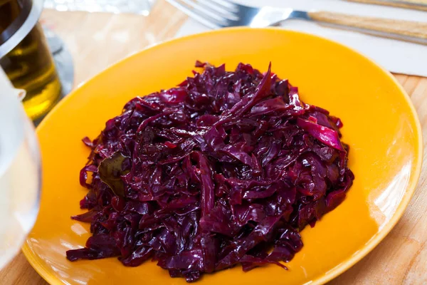 Braised Red Cabbage Orange Plate High Quality Photo — Φωτογραφία Αρχείου