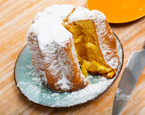 Popular Sponge Cupcake Cut Appetizing Pieces Sprinkled Powdered Sugar —  Fotos de Stock