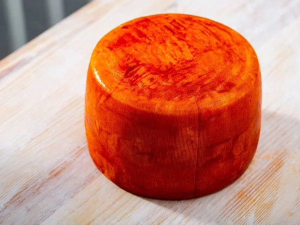 Head Ripened Goat Cheese Paprika Wooden Table — Stock Photo, Image