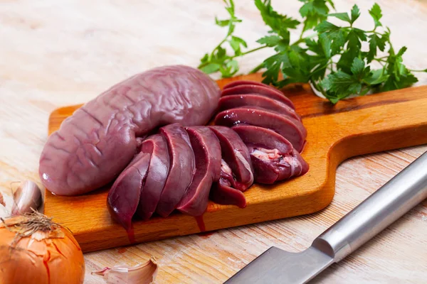 Sliced Raw Pork Kidneys Ready Cooking Fresh Vegetables Greens Spices — Stockfoto