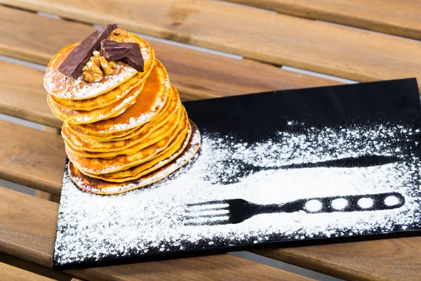 Stack Delicious Pancakes Chocolate Walnuts Black Plate — Stock Photo, Image