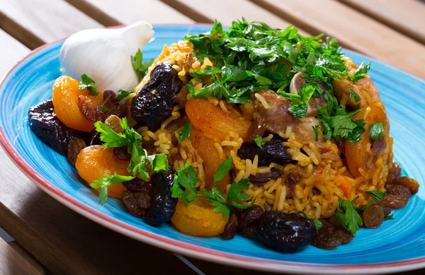 Cucina Orientale Pilaf Con Agnello Prugne Secche Albicocche Zafferano Aglio — Foto Stock