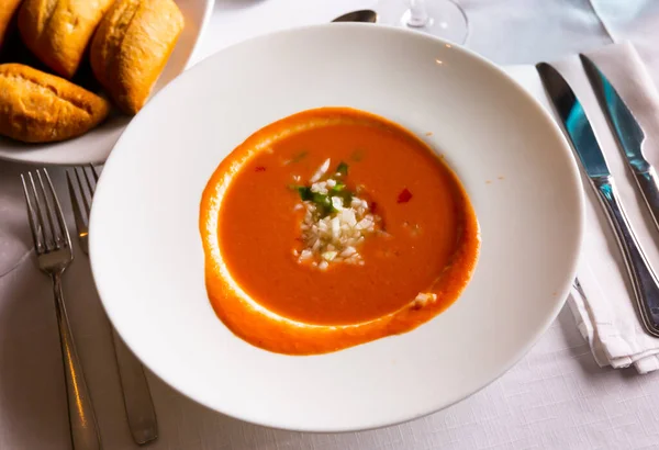 Portuguese Spanish Soup Made Raw Blended Vegetables Gaspacho Served Bowl — Stockfoto