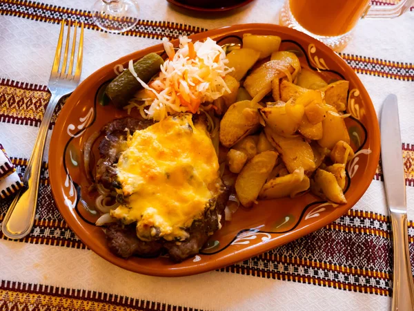 Carne Alla Poltava Con Patate Bollite Cucina Russa — Foto Stock