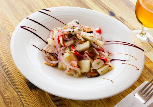 Portion Salad Mussels Surimi Crab Meat Melon Onion — Stockfoto