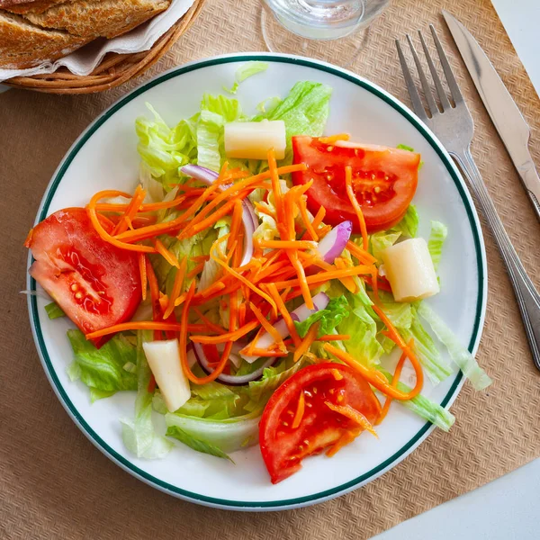 Primer Plano Ensalada Tomate Zanahoria Otras Verduras —  Fotos de Stock