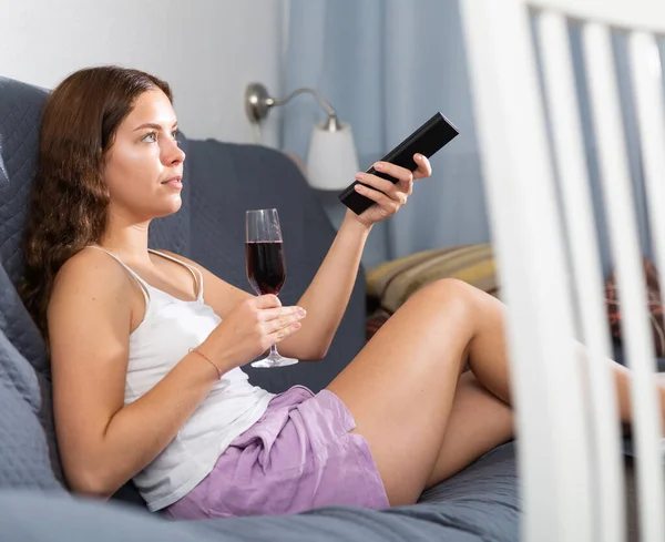 Portrait Young Woman Glass Wine Sitting Sofa Home Watching Movie — Stock Photo, Image