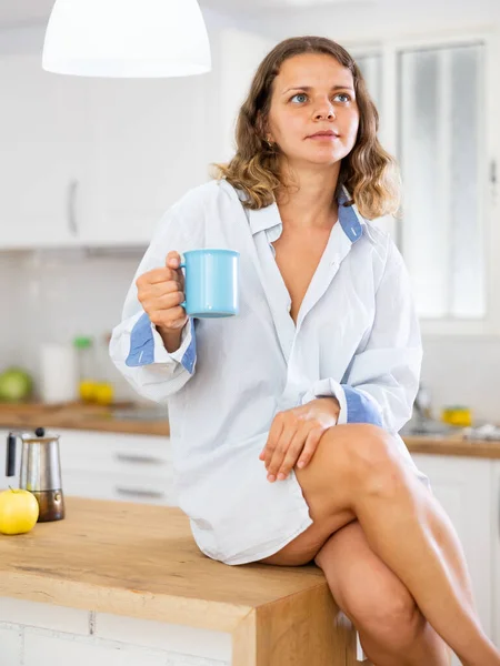 Portrait Sexy Dreaming Girl Mug Coffee Modern Kitchen — Stock Photo, Image