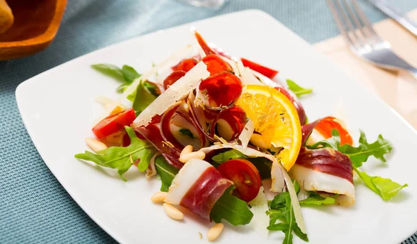 Lezzetli Magret Canard Seche Salatası Yüksek Kalite Fotoğraf — Stok fotoğraf