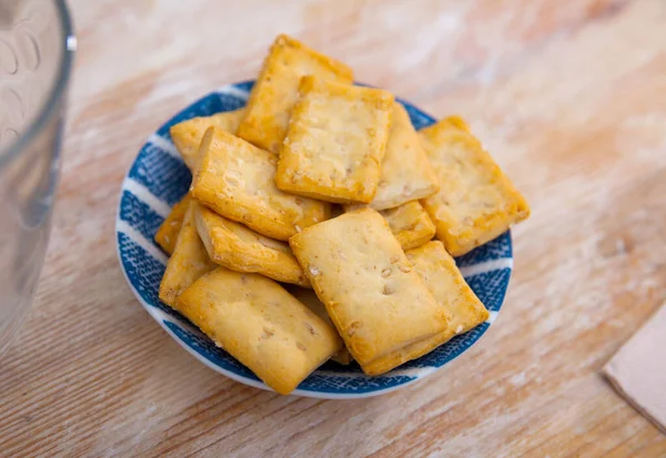 Close View Snack Plate Heap Crunchy Crackers — Stockfoto
