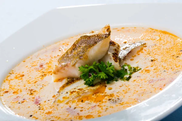 Closeup Norwegian Creamy Codfish Soup Vegetables Garnished Fresh Greens White — Fotografia de Stock