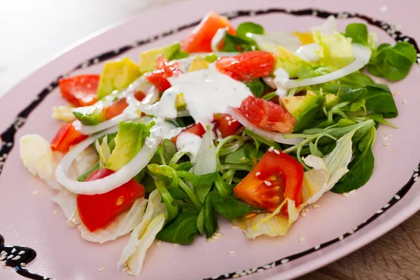 Image Deliciously Salad Avocado Grapefruit Tomatoes Corn Salad — Stok fotoğraf