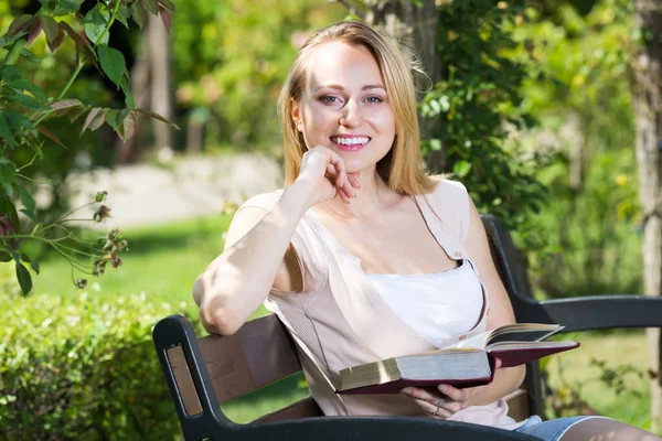 Closeup Portrait Smiling Blond Young Woman Enjoying Her Book Garden — 스톡 사진