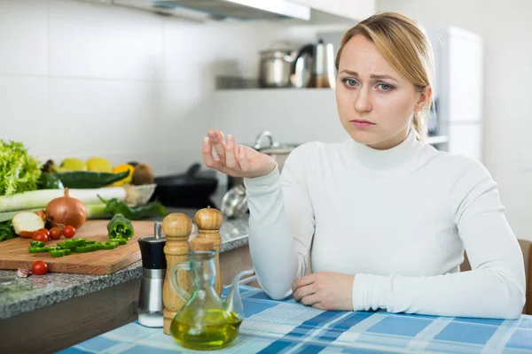 Portrait Frustrated Young Woman Domestic Kitchen — Stock Photo, Image