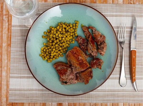 Grilled Beef Steak Garnished Peas Roasted Beefsteak Main Dish Table — ストック写真