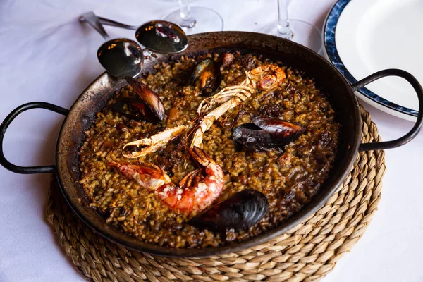 Rice Fried Tray Shrimp Bivalve Cockles Traditional Spanish Paella — Foto de Stock