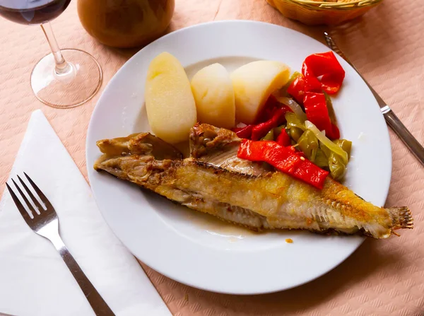 Spanyol Konyha Pörkölt Maragota Hal Ballán Wrasse Zöldségekkel — Stock Fotó