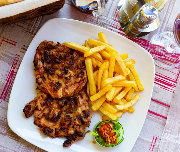 Grilled Chicken Thighs Garnish Fried Potatoes White Plate Traditional Balkan — Stock Fotó