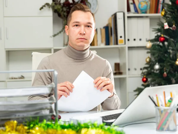 Pensive European Male Office Worker Sitting Desk Doing Paperwork Christmastime — Stockfoto