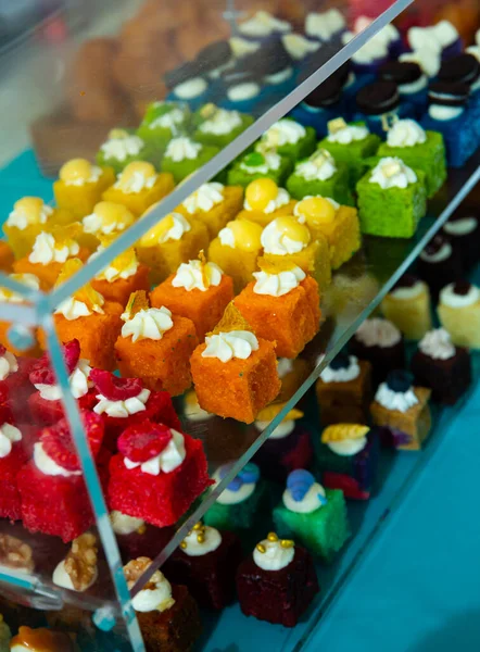 View Glass Display Various Colored Biscuits Pastry Shop Europe — Fotografia de Stock