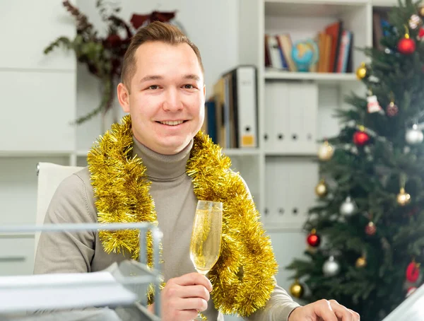 Happy Caucasian Man Sitting Desk Office Glass Champagne Office Worker — Stockfoto