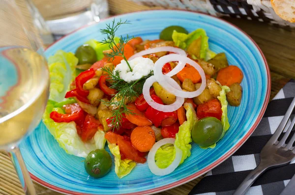 Delicious Salad Baked Vegetables Garnished Olives Soft Cheese Fresh Dill — Foto Stock