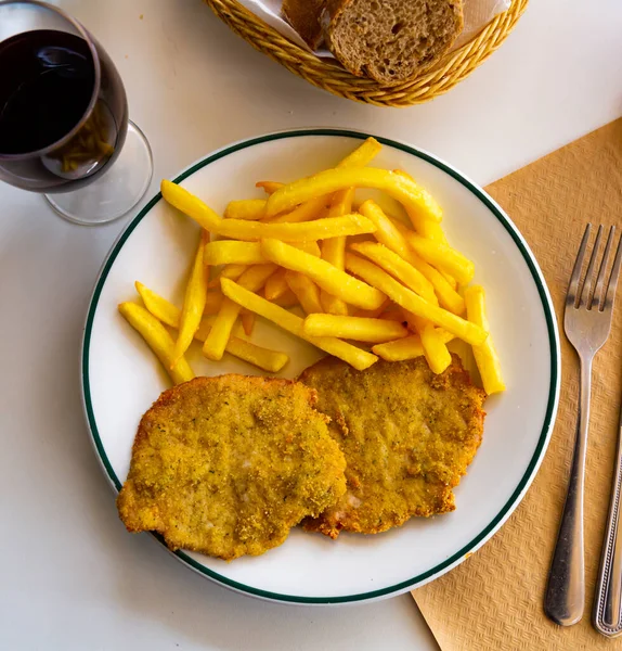 Portion Just Cooked Breaded Pork Meat Fried Potato Served Table — Stock Photo, Image