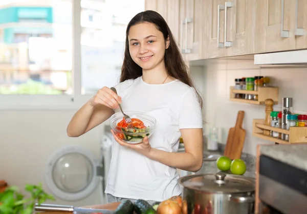 Young Happy Woman Eating Healthy Salad Green Fresh Ingredients Sitting — стоковое фото