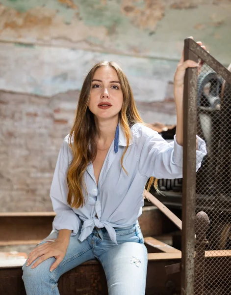 Portrait Tempting Woman Posing Metal Grid Machine Derelict Industrial Building — Stockfoto