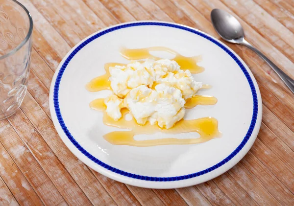 Soft Cheese Honey White Plate — Fotografia de Stock
