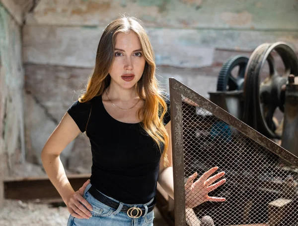 Sensual Young Woman Posing Metal Mesh Deserted Factory — Stok fotoğraf