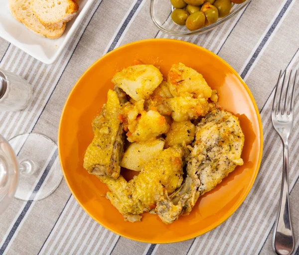 Hearty Homemade Dinner Spicy Roasted Chicken Pieces Delicate Stewed Potatoes —  Fotos de Stock