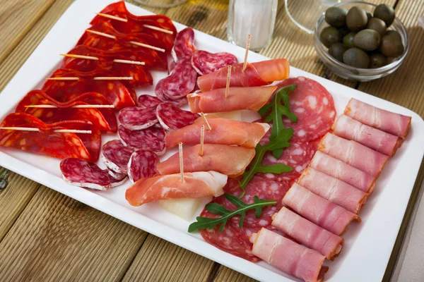 Prato Carne Tradicional Espanhola Jamon Seco Curado Fatiado Bacon Salsichas — Fotografia de Stock