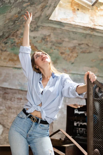 Young Desirable Brown Haired Woman Wearing Shirt Posing Derelict Building — 스톡 사진