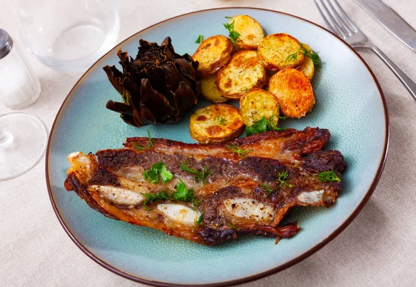 Delicious Grilled Beef Ribs Served Plate Side Dish Fried Potatoes — Stockfoto