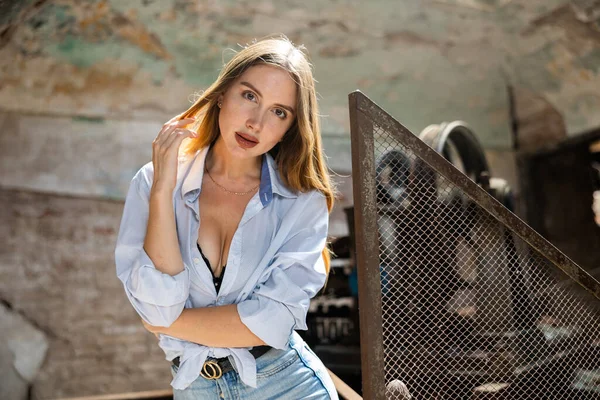 Photo Sensual Young European Woman Deserted Building Portrait Long Haired — Stockfoto