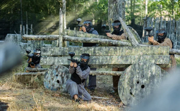 Group People Full Gear Playing Paintball Shooting Range — Stock Photo, Image
