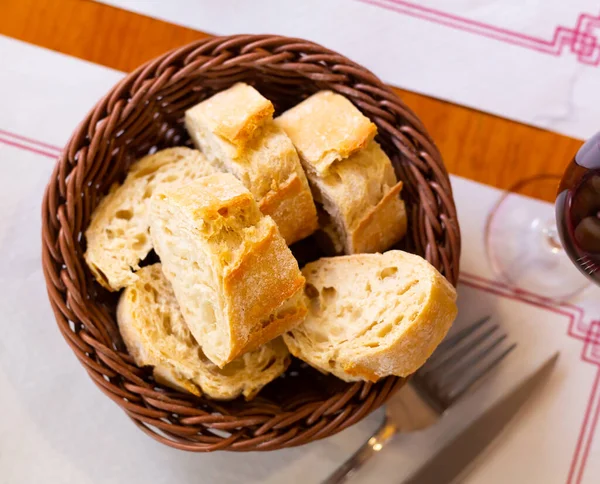 Slices Bread Served Dinning Table Restaurant Baked Staple Food — Foto de Stock