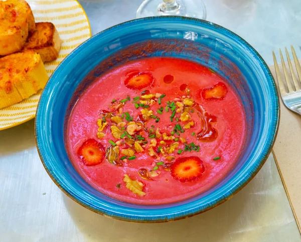 Salmorejo Barbabietole Con Noci Fragole Cucina Spagnola — Foto Stock