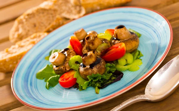 Champignons Marinati Salsa Soia Con Balsamico Cotti Forno Serviti Con — Foto Stock