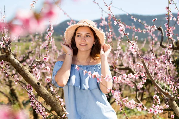 Portrait Young Smiling Woman Garden Blooming Peach Trees — Stock Photo, Image