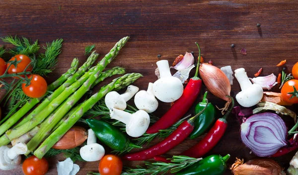 Natürliche Grenze Vegetarischer Lebensmittel Frisches Gemüse Pilze Gemüse Und Kräuter — Stockfoto
