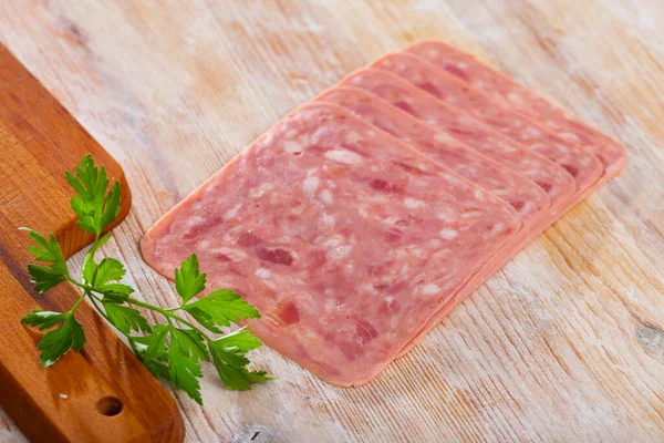 Embutido Cocido Tradicional Carne Cerdo Picada Rodajas Finas Sobre Mesa —  Fotos de Stock