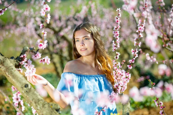 Close Spring Portrait Young Beautiful Fashionable Happy Smiling Lady Long — Stock Photo, Image