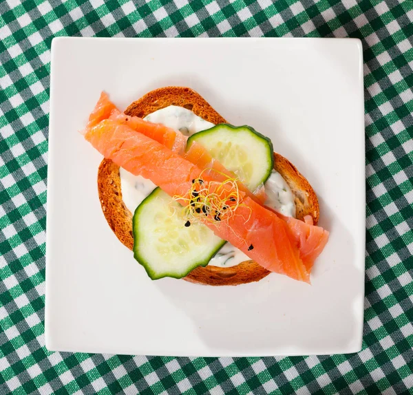 Slice Toasted Bread Creamy Sauce Salmon Cucumber Decorated Greens — Stock Photo, Image