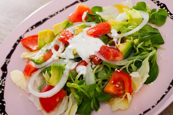 Image Deliciously Salad Avocado Grapefruit Tomatoes Corn Salad — Stockfoto