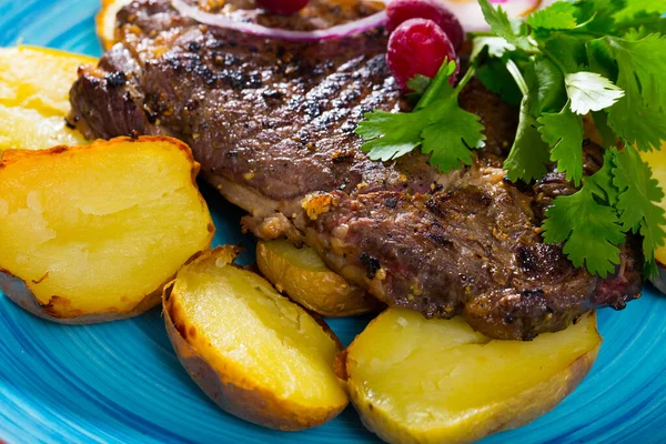 Tasty Beef Steak Baked Potatoes Sauce Plate Greens — Stock Photo, Image