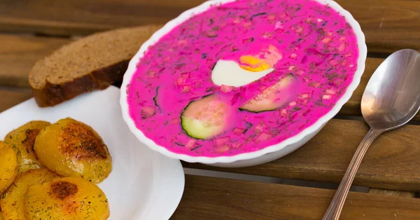 Deliciosa Sopa Remolacha Yogur Frío Con Pepino Huevos Servida Con — Foto de Stock