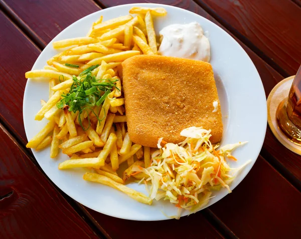 Popular Czech dish of fried cheese served with fries, creamy tartare and vegetables..