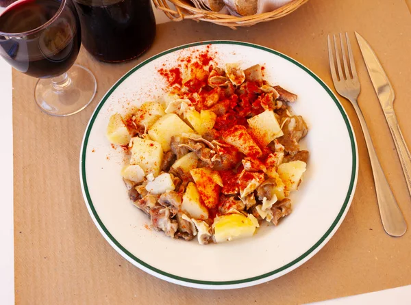 Prato Galego Porco Cozido Orelha Com Pimenta Vermelha Batatas Placa — Fotografia de Stock